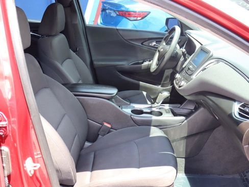 Used 2018 Chevrolet Malibu LT FWD image 14