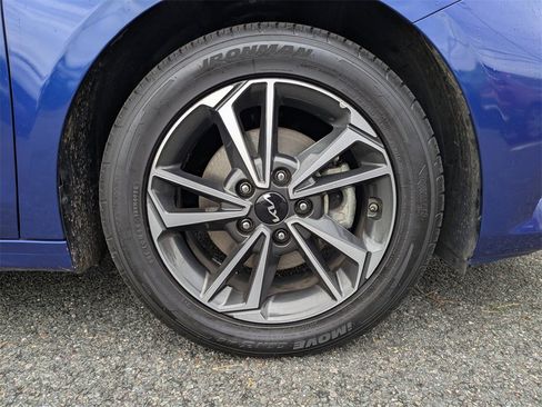 Used 2023 Kia Forte LXS w/ LXS Technology Package image 11