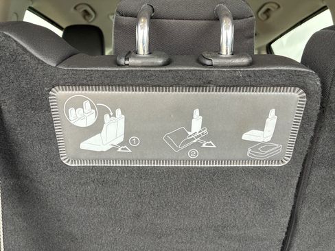 Used 2019 Chrysler Pacifica Touring-L image 8