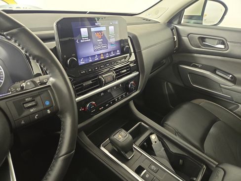 Used 2024 Nissan Pathfinder SL w/ SL Premium Package image 26