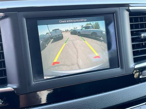 Used 2018 Chrysler Pacifica Touring-L image 13