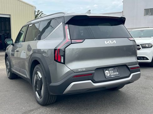Used 2024 Kia EV9 Wind AWD/4WD image 11