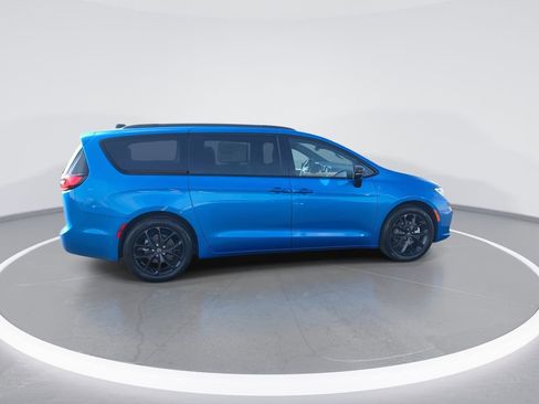 New 2026 Chrysler Pacifica Select image 9