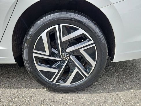 Certified 2023 Volkswagen Jetta SEL FWD image 9