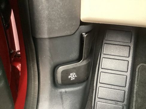 Used 2022 Ford Escape SE w/ SE Sport Appearance Package image 58