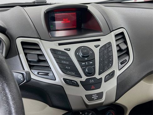 Used 2013 Ford Fiesta SE image 16