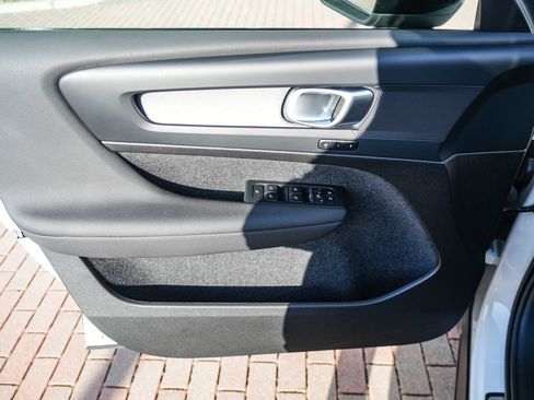 Used 2025 Volvo XC40 B5 Plus AWD/4WD image 21