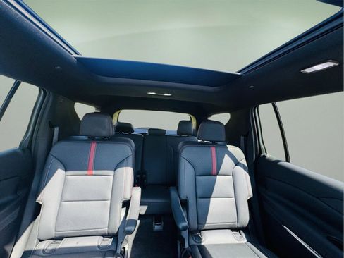 Used 2024 Chevrolet Traverse RS image 45