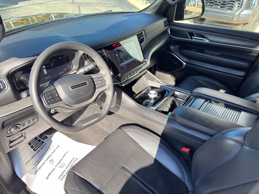 Used 2024 Jeep Wagoneer L Series II w/ Flexible Seating Group AWD/4WD image 31
