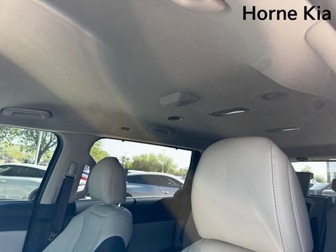 New 2026 Kia Carnival EX image 19