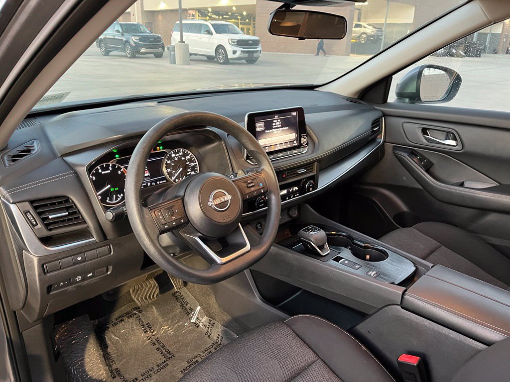 Used 2024 Nissan Rogue SV FWD image 12