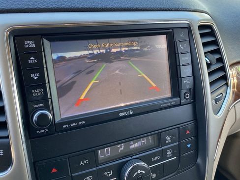 Used 2011 Jeep Grand Cherokee Limited w/ Trailer Tow Group image 29