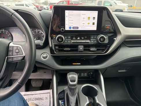 Used 2024 Toyota Highlander XLE image 19
