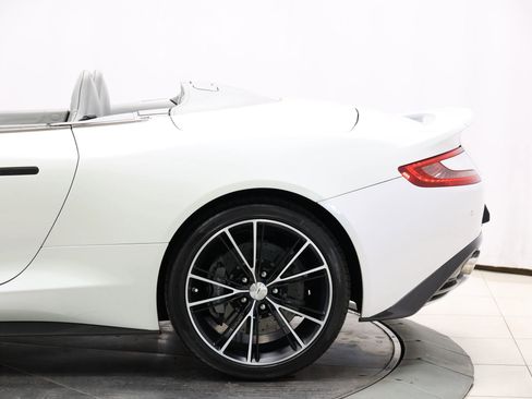 Used 2014 Aston Martin Vanquish Volante RWD image 11