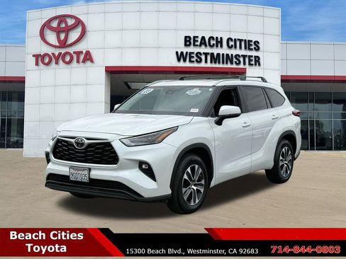 Used 2023 Toyota Highlander XLE FWD image 6