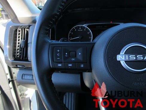 Used 2024 Nissan Pathfinder SV image 14