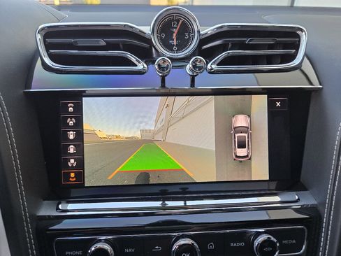 Used 2022 Bentley Bentayga image 29