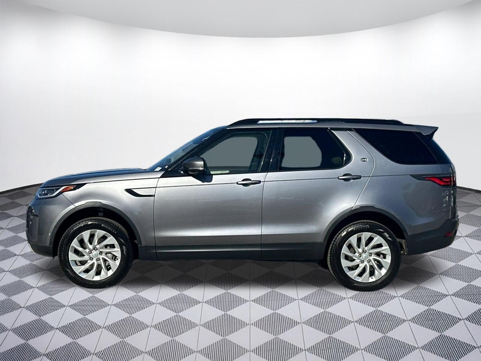 Used 2022 Land Rover Discovery S AWD/4WD image 2