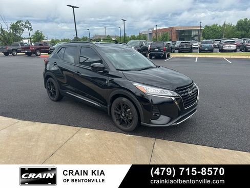 Used 2023 Nissan Kicks SR w/ SR Premium Package FWD image 2