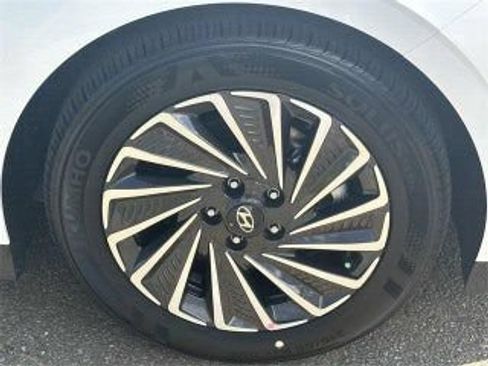 Used 2025 Hyundai Sonata SEL FWD image 12