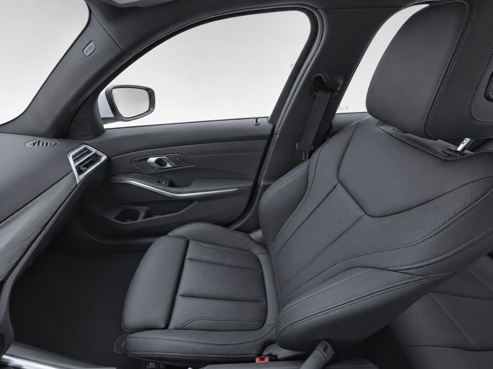 Certified 2025 BMW 330i Sedan RWD image 14