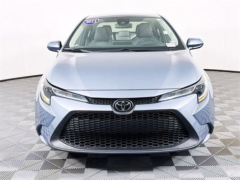 Used 2022 Toyota Corolla LE image 2