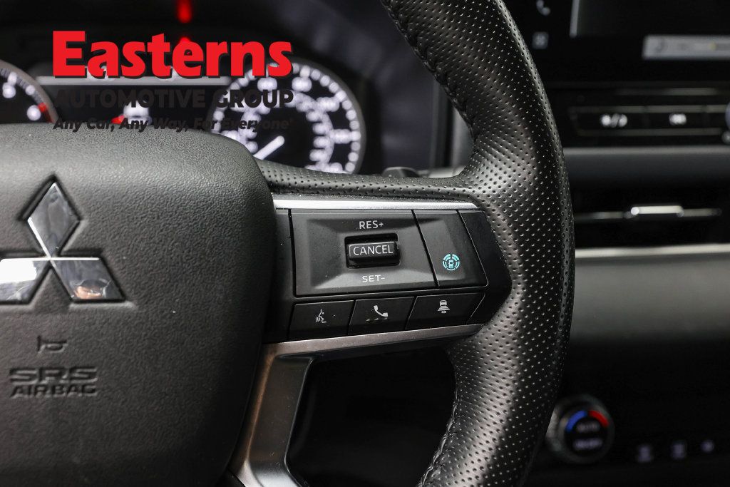 Used 2025 Mitsubishi Outlander SE FWD image 18