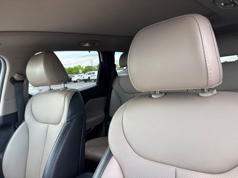 Used 2023 Hyundai Santa Fe SEL w/ Premium Package image 12