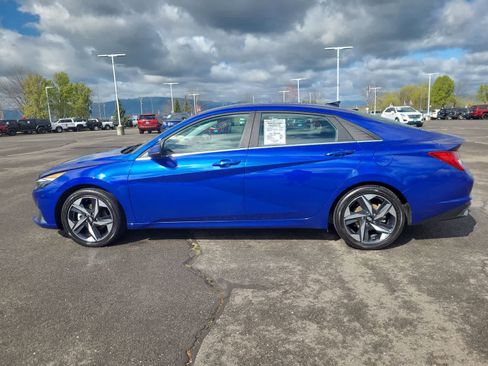 Used 2023 Hyundai Elantra Limited image 11