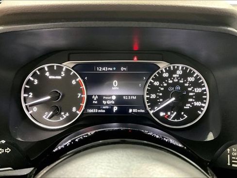 Used 2021 Nissan Rogue SV image 13