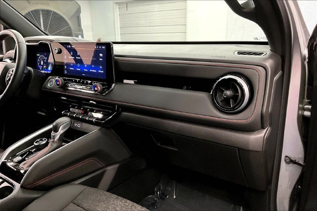 Used 2024 Chevrolet Colorado Z71 w/ Z71 Convenience Package 2 AWD/4WD image 19