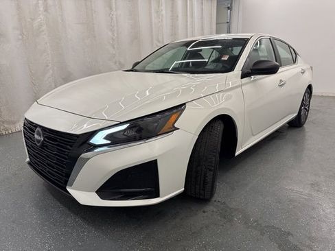 Used 2025 Nissan Altima 2.5 SV FWD image 5