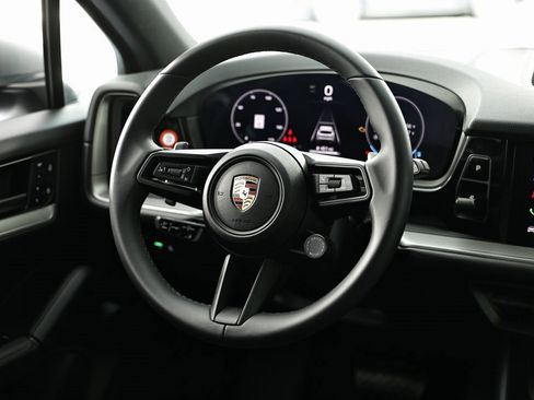 Certified 2025 Porsche Cayenne image 29