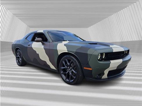 Used 2019 Dodge Challenger SXT w/ Blacktop Package image 8