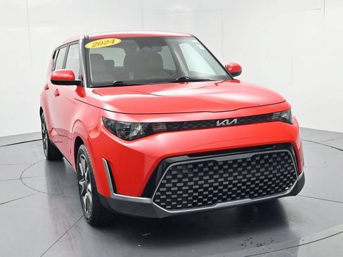 Used 2024 Kia Soul EX w/ Option Group 015 FWD image 2