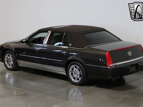 Used 2008 Cadillac DTS Performance w/ Platinum Edition image 19