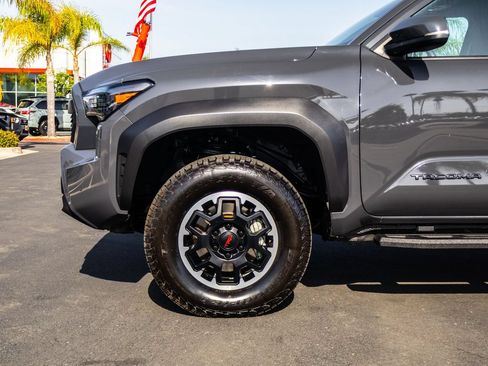 Used 2026 Toyota Tacoma TRD Off-Road w/ TRD Off Road Upgrade Package AWD/4WD image 5