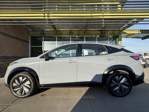 Used 2024 Nissan Ariya AWD image 7