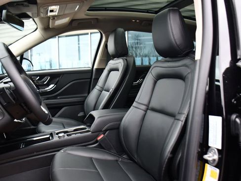 New 2026 Lincoln Corsair Premiere image 13