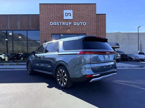 Used 2022 Kia Carnival EX image 6