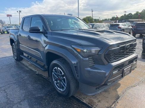 Used 2024 Toyota Tacoma TRD Sport RWD image 3
