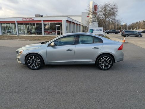 Used 2017 Volvo S60 T5 Dynamic image 2