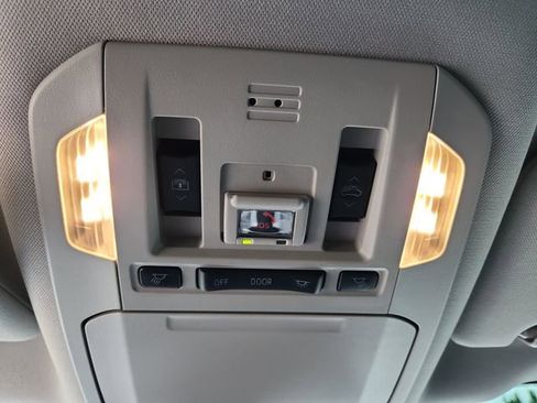 Used 2021 Toyota Highlander Platinum FWD image 34