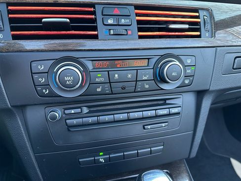 Used 2013 BMW 328i Convertible image 22