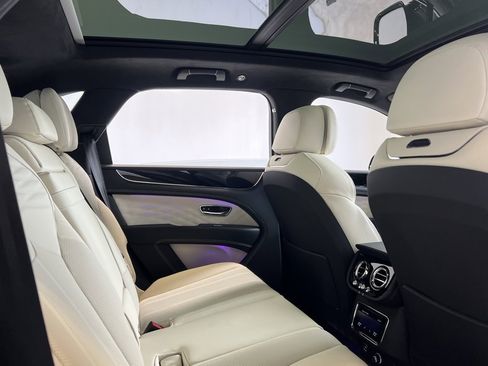 Certified 2025 Bentley Bentayga image 25