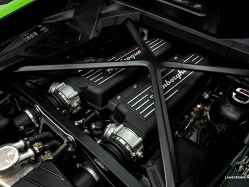 Used 2023 Lamborghini Huracan Tecnica image 17