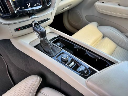 Used 2018 Volvo XC60 T6 Inscription w/ Luxury Seat Package AWD/4WD image 18