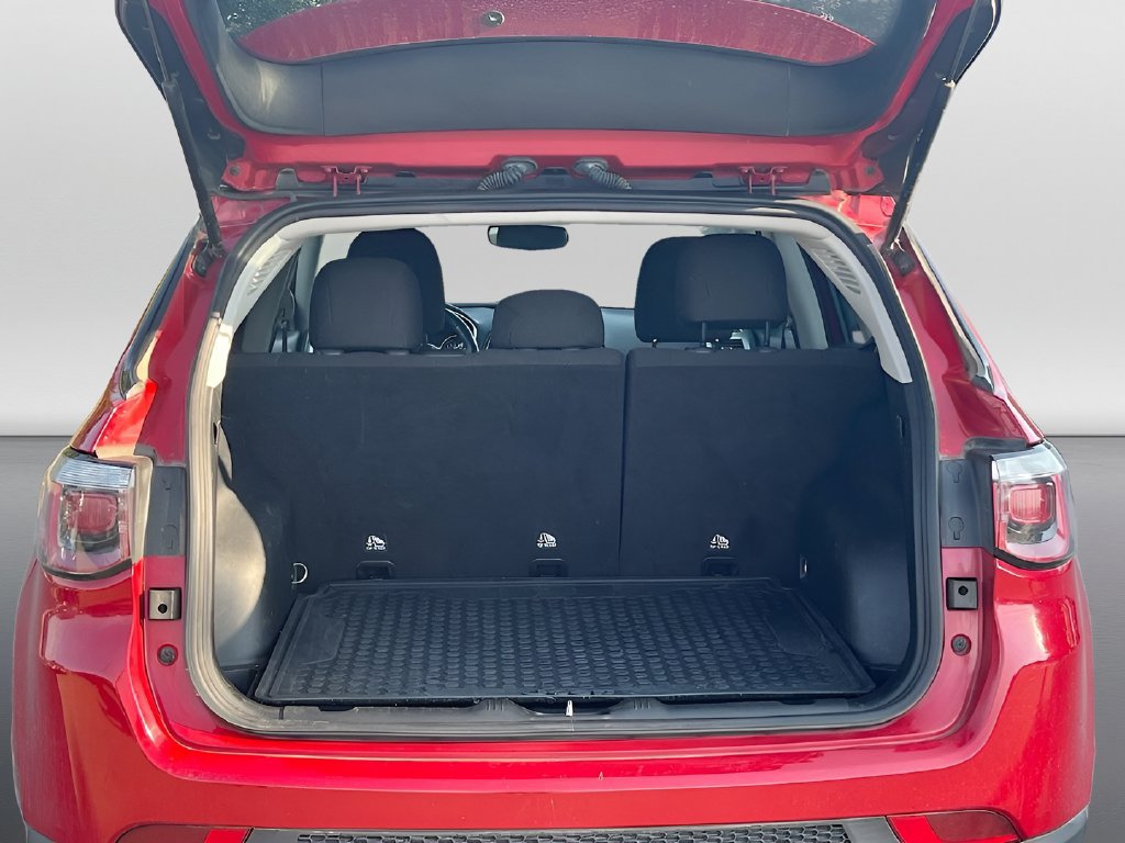 Used 2018 Jeep Compass Sport w/ Cold Weather Group AWD/4WD image 25
