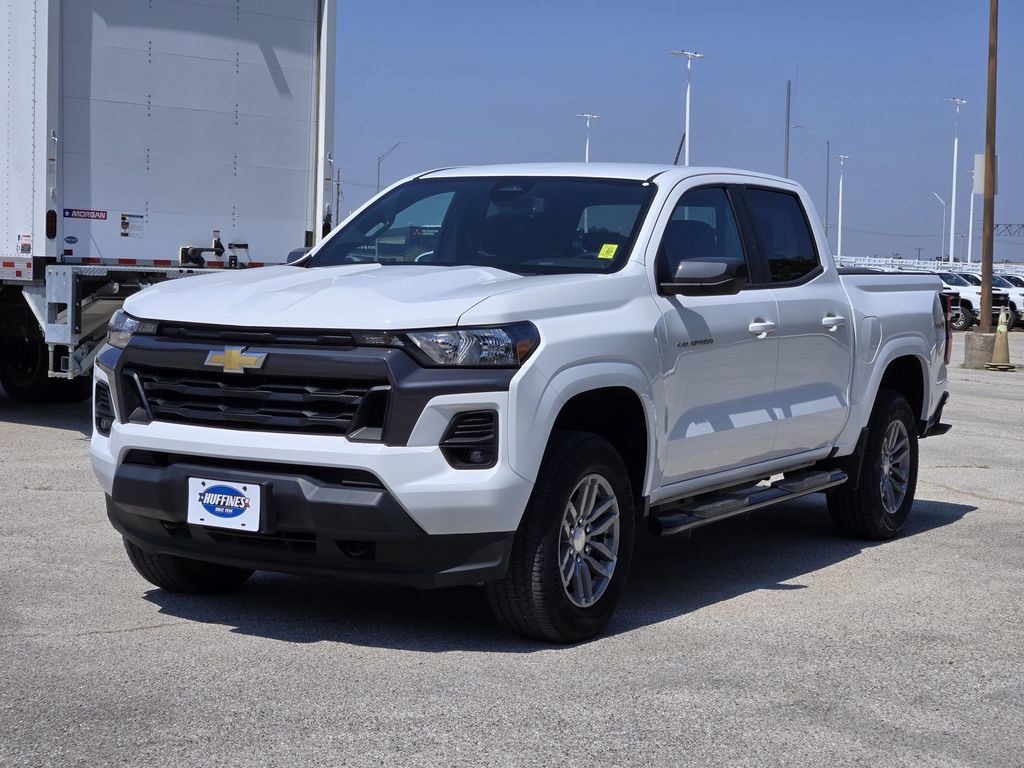 Used 2024 Chevrolet Colorado LT w/ LT Convenience Package II AWD/4WD image 3