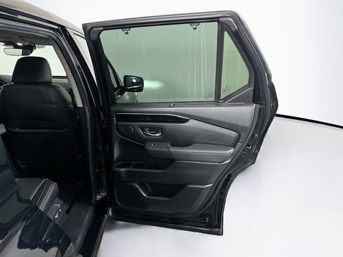 Used 2025 Honda Pilot EX-L image 33